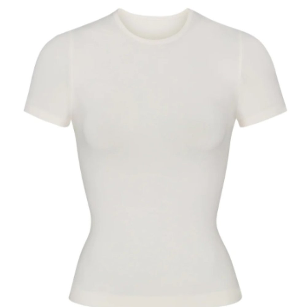 Skims Soft Smoothing T-Shirt in Marble